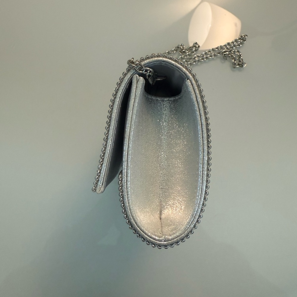 Elegant Silver Chain Clutch - Picture 4 of 6